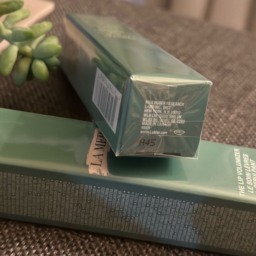 NEW La Mer The Lip Volumizer - Sheer Coral - Picture 5 of 8
